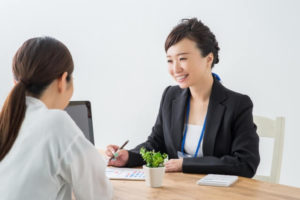 留学エージェントに問い合わせる