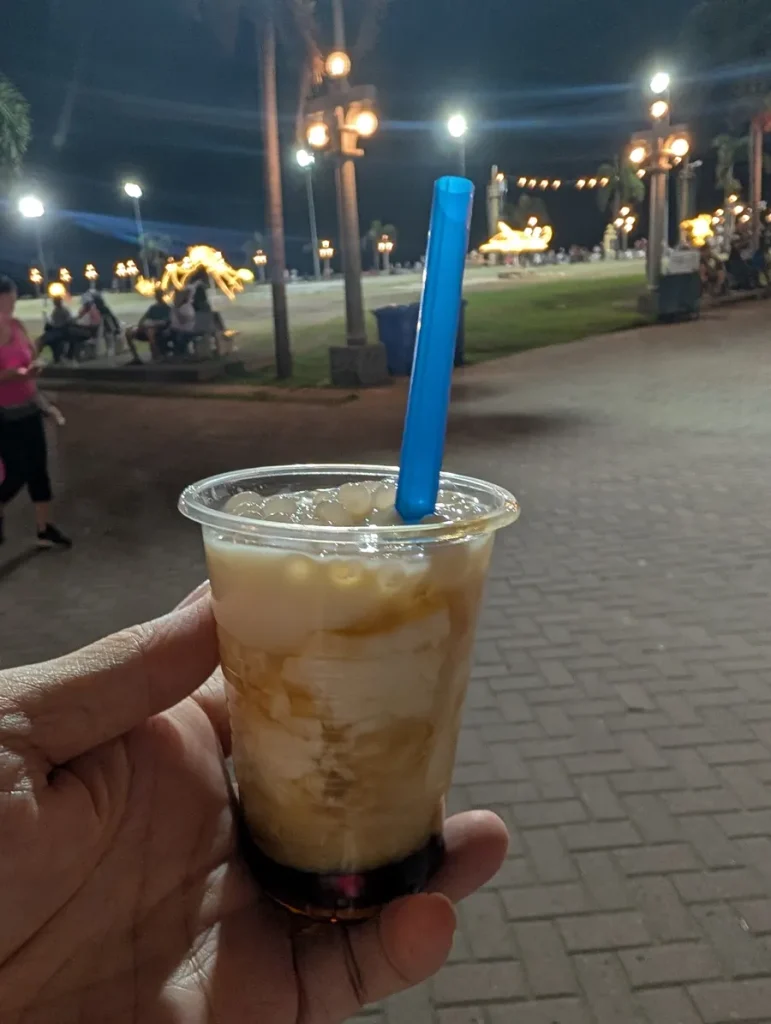 夜の散歩で買ったドリンク(PIA体験談)