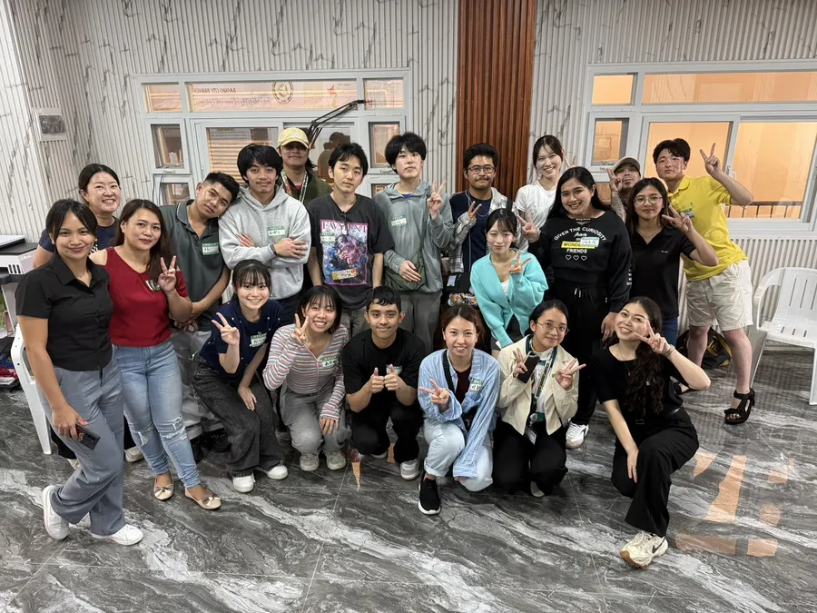 日本語学校との交流会の集合写真(Baguio JIC Challenger体験談)