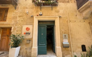 学校外観 (EASY School / イージースクール)