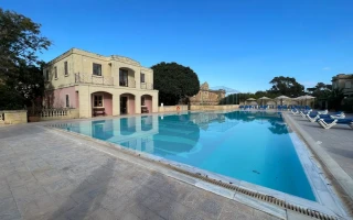 校内プール(Sprachcaffe Languages Plus/シュプラッハカフェランゲージプラス)