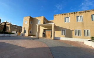 学校外観 (ATLAS / アトラス)