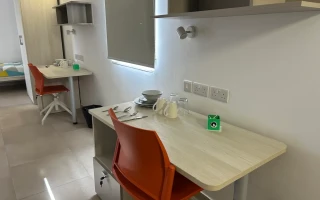 勉強机・椅子(Malta University Language School/マルタ大学語学学校)