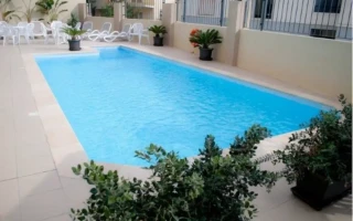 プール(Malta University Language School/マルタ大学語学学校)