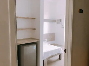 (EV Academy/イーブイアカデミー) 1人部屋　棚・冷蔵庫