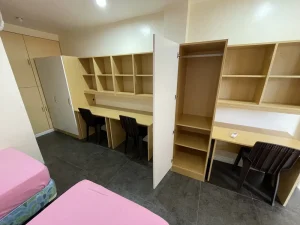 (CG Banilad/シージーバニラッド) 3人部屋 机