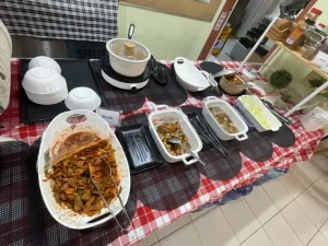 (Baguio JIC/バギオジェイアイシー) 配膳風景