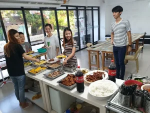 (WE ACADEMY ILOILO/ウィーアカデミー イロイロ) 配膳風景