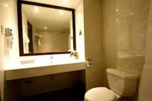 (Universe English/ユニバースイングリッシュ) Manderin Plaza Hotel トイレ