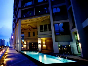 (Universe English/ユニバースイングリッシュ) Manderin Plaza Hotel プール
