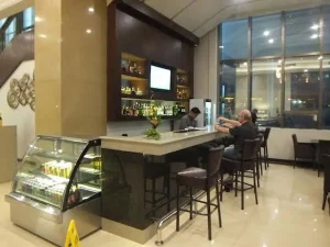 (Universe English/ユニバースイングリッシュ) Manderin Plaza Hotel バー