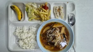 昼食 (PIA/ピーアイエー)