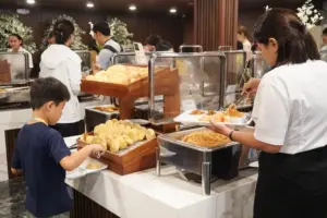 (QQ English Beach Front/キューキューイングリッシュビーチフロント)食堂の様子