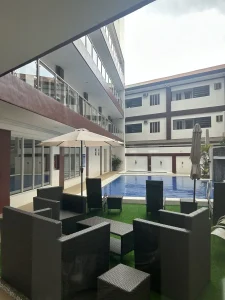 GITC-CEBU-ジーアイティーシー-セブキャンパス-外部寮-プールと中庭