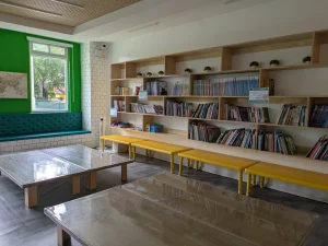 ラウンジの本棚（SMEAG GLOBAL SCHOOL TARLAC／ターラック校）