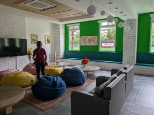 寮の共用ラウンジ（SMEAG GLOBAL SCHOOL TARLAC／ターラック校）