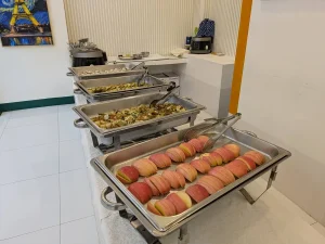 食堂のビュッフェ（SMEAG GLOBAL SCHOOL TARLAC／ターラック校）