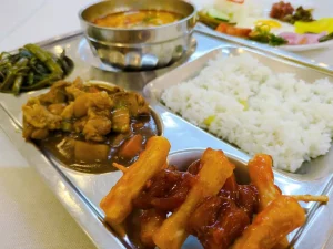 食事の一例・ごはんとおかず（SMEAG GLOBAL SCHOOL TARLAC／ターラック校）