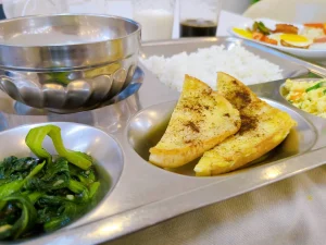 食事の一例・パンと副菜（SMEAG GLOBAL SCHOOL TARLAC／ターラック校）