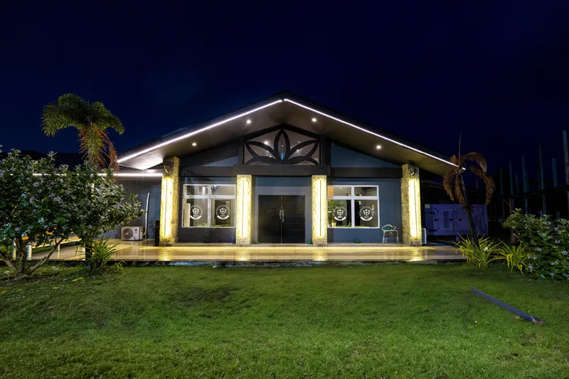 GITC CEBU ジーアイティーシー セブキャンパス 学校施設 外観（夜景）
