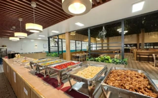 (PINES Main Campus/パインスメインキャンパス) 配膳風景