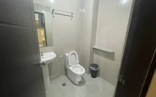 (PINES Main Campus/パインスメインキャンパス) 6人部屋 トイレ