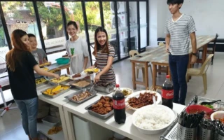 (WE ACADEMY ILOILO/ウィーアカデミー イロイロ) 配膳風景