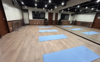 (QQ English Beach Front/キューキューイングリッシュビーチフロント)ヨガ室