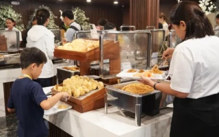 (QQ English Beach Front/キューキューイングリッシュビーチフロント)食堂の様子