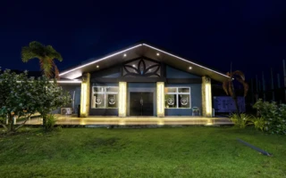 GITC CEBU ジーアイティーシー セブキャンパス 学校施設 外観（夜景）